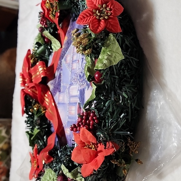 VINTAGE CHRISTMAS BATTERY OPERATED WREATH - Picture 3 of 5